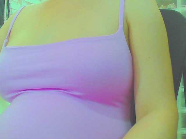 KeepmepregO live cam on BongaCams