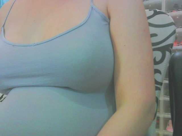KeepmepregO live cam on BongaCams