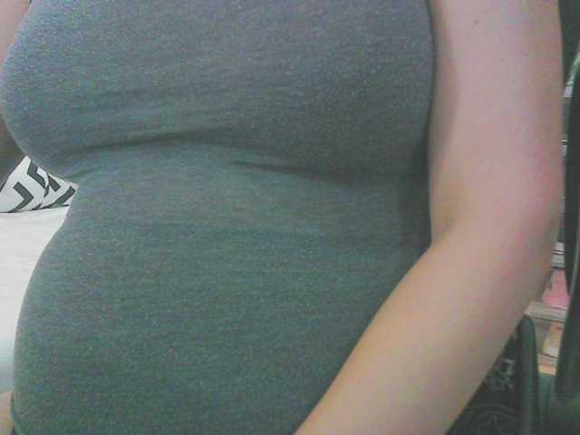 KeepmepregO live cam on BongaCams