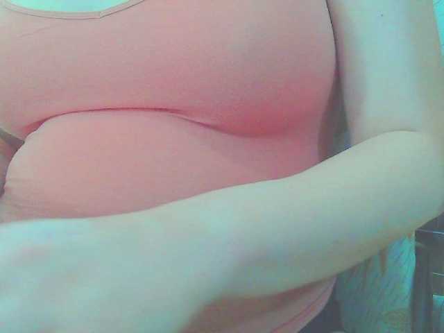 KeepmepregO live cam on BongaCams
