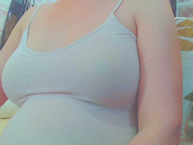 KeepmepregO live cam on BongaCams