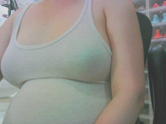 KeepmepregO live cam on BongaCams