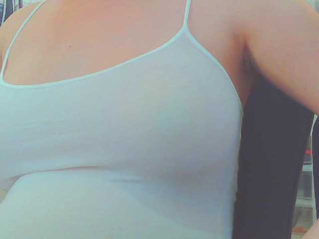 KeepmepregO live cam on BongaCams