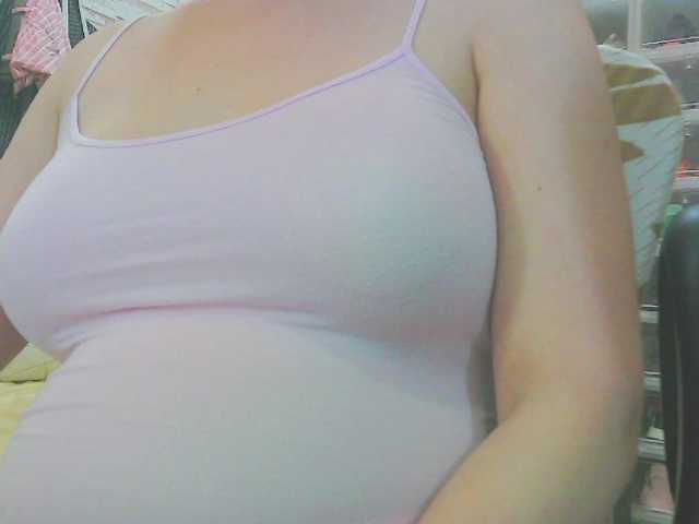 KeepmepregO live cam on BongaCams