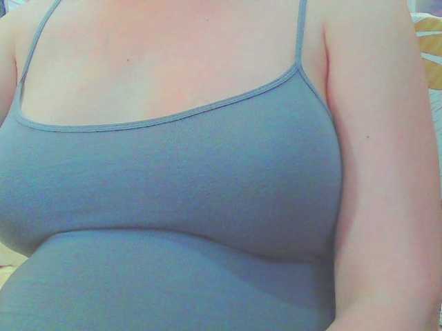 KeepmepregO live cam on BongaCams