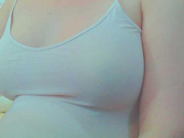 KeepmepregO live webcam show