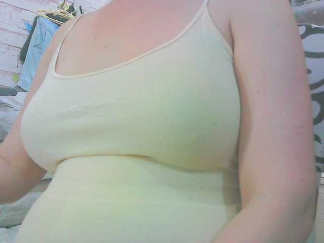 KeepmepregO live cam on BongaCams