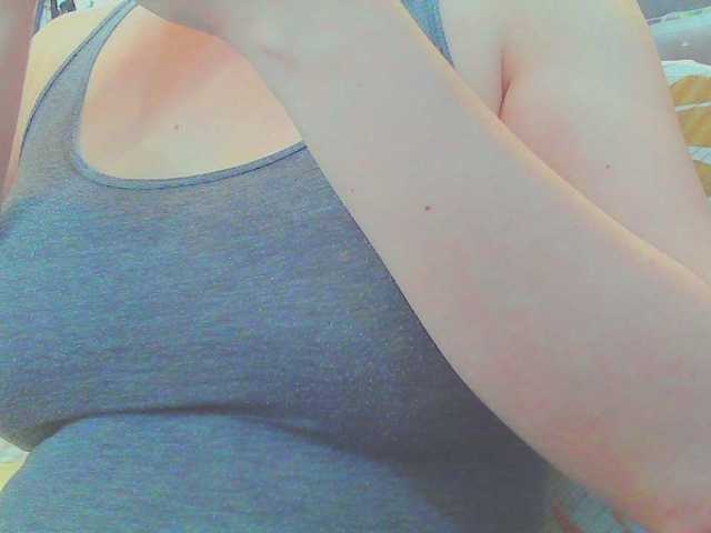 KeepmepregO live cam preview