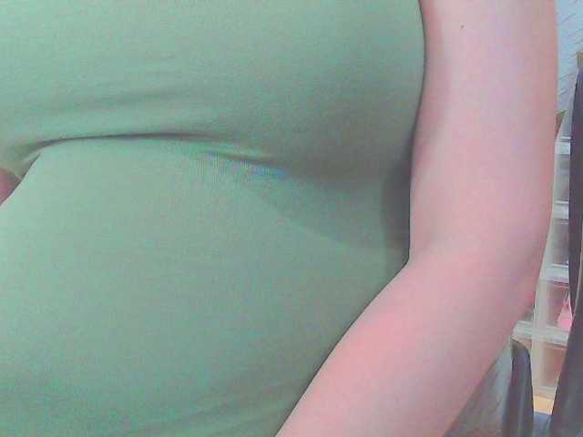 KeepmepregO live cam on BongaCams