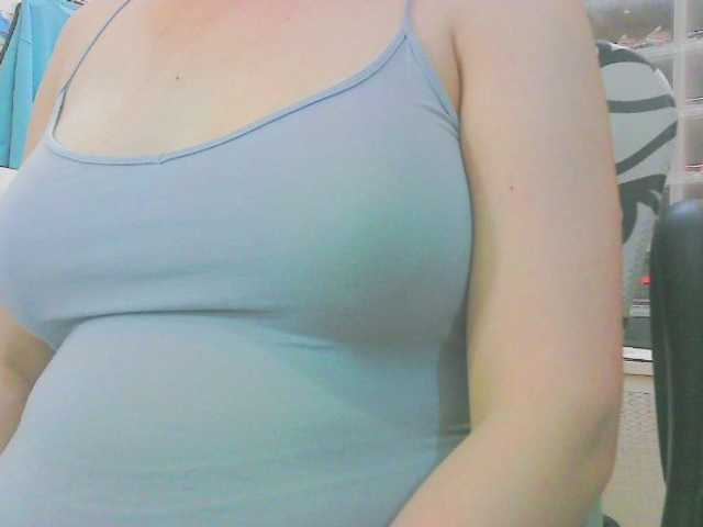 KeepmepregO live cam on BongaCams
