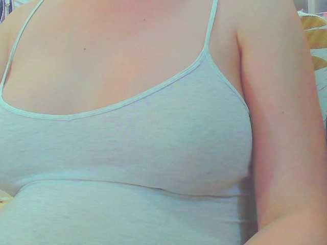 KeepmepregO live cam on BongaCams