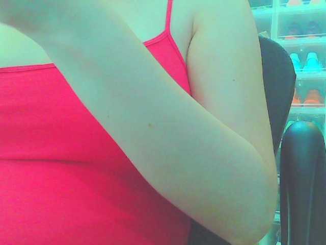 KeepmepregO live cam on BongaCams