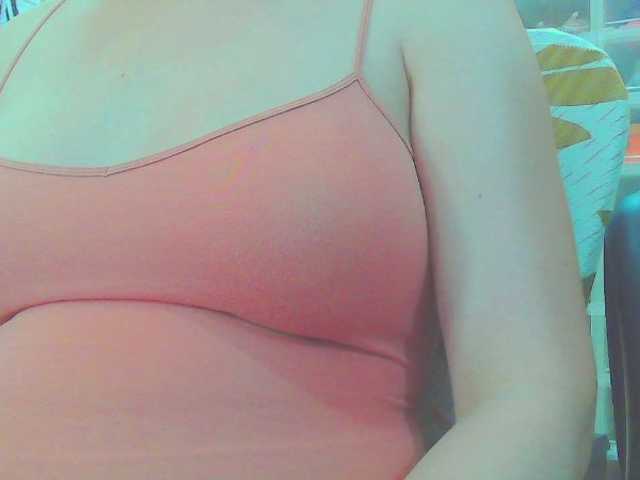 KeepmepregO live cam on BongaCams