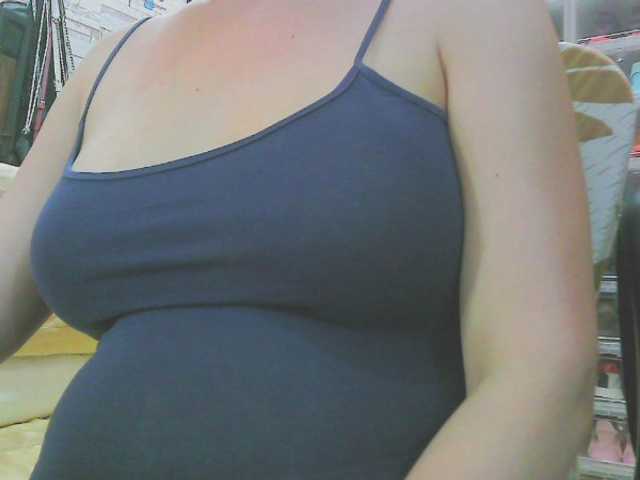 KeepmepregO live cam on BongaCams