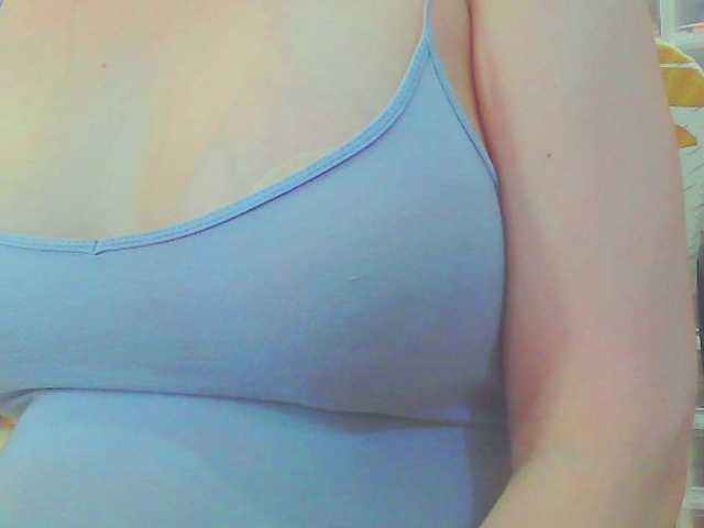 KeepmepregO live cam on BongaCams