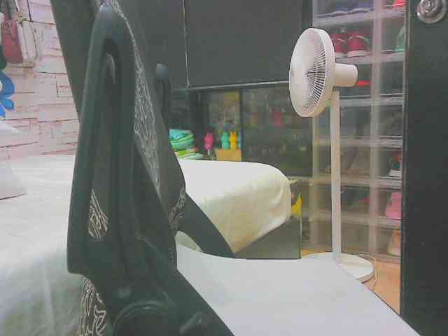 keepmepregO webcam