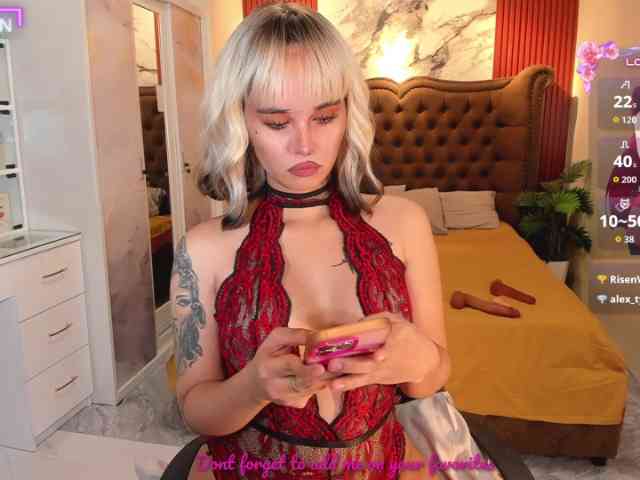 Lovemekara's cam show statistics and live stream