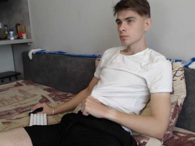 Pinki-Twinki — live male cam
