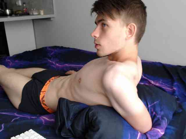 Twink-Oliver Live Webcam on BongaCams