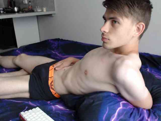 Twink-Oliver Live Webcam on BongaCams