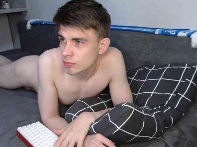Twink-Oliver Live Webcam on BongaCams