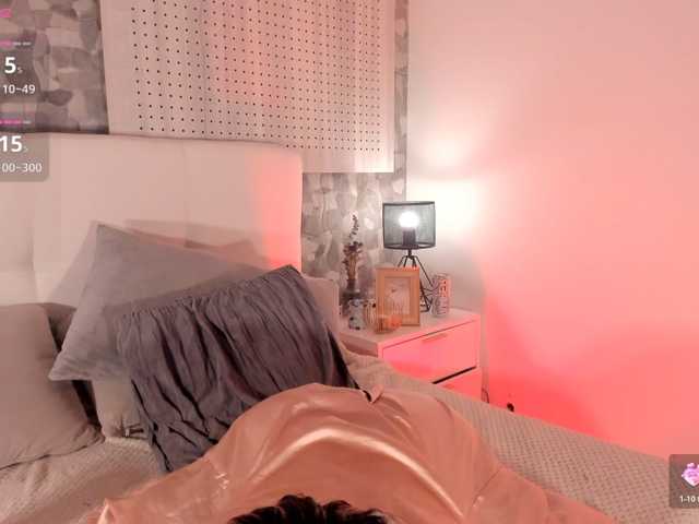 Skinnydoll1 live cam on BongaCams