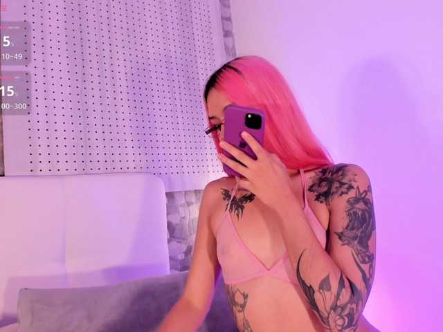 Skinnydoll1 live cam on BongaCams
