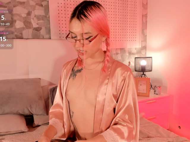 Skinnydoll1 live cam on BongaCams