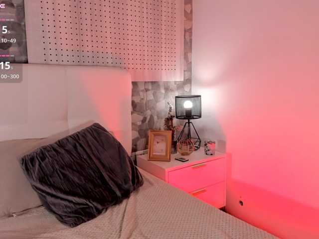 Skinnydoll1 live cam on BongaCams