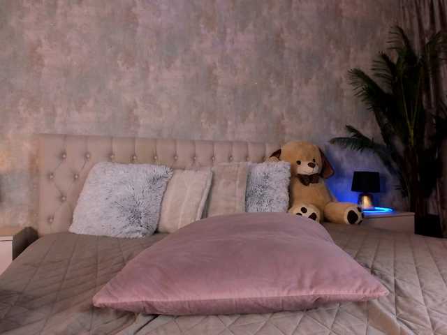 Raisa1gee live cam on BongaCams