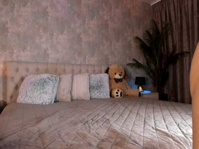 Raisa1gee live cam on BongaCams