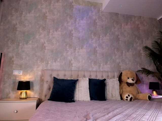 Raisa1gee's BongaCams show and profile