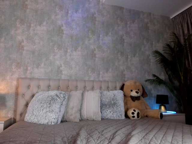 Raisa1gee live cam on BongaCams