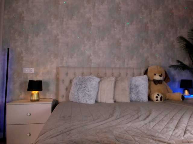 Raisa1gee live cam on BongaCams