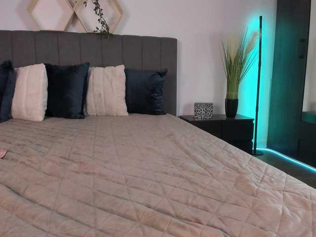 Raisa1gee live cam