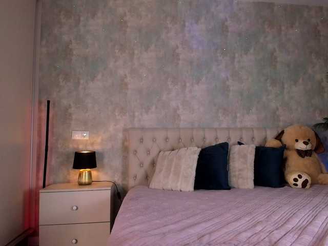 Raisa1gee's BongaCams show and profile