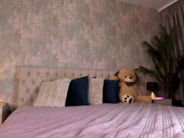 Raisa1gee's BongaCams show and profile