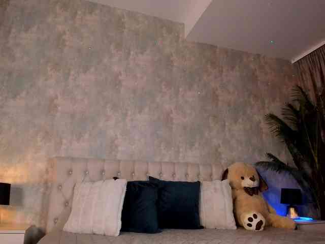 Raisa1gee webcam