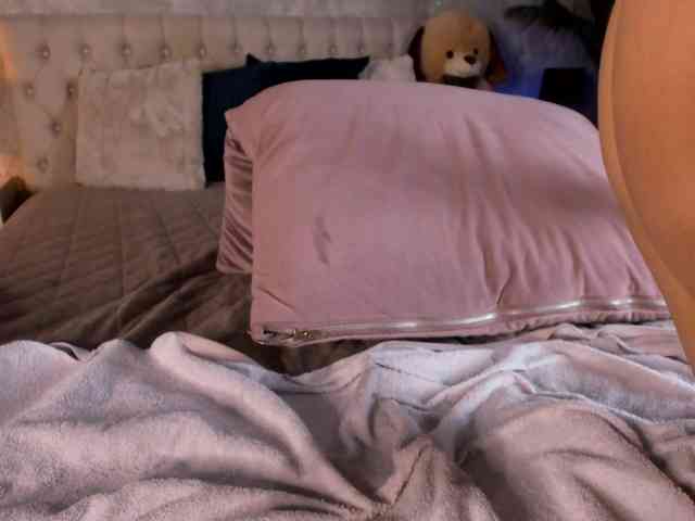 Raisa1gee webcam
