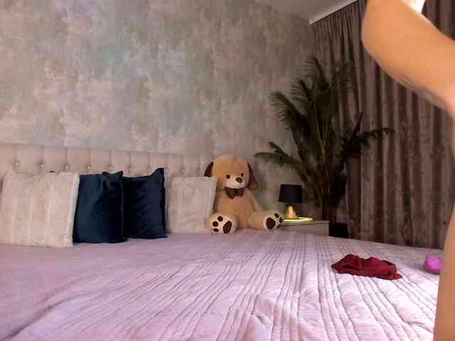 Raisa1gee webcam