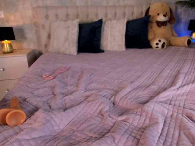 Raisa1gee webcam