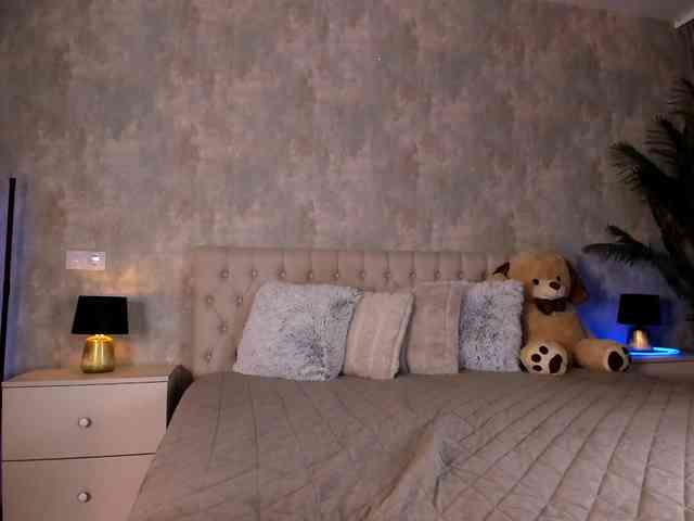 Raisa1gee webcam