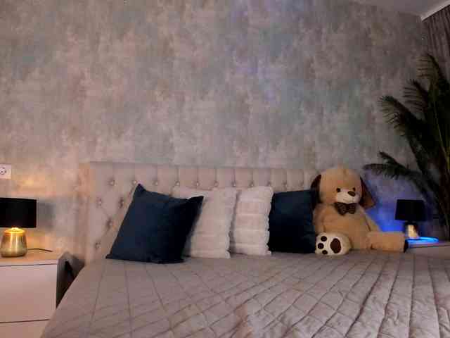 Raisa1gee webcam