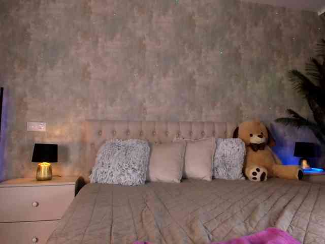 Raisa1gee webcam