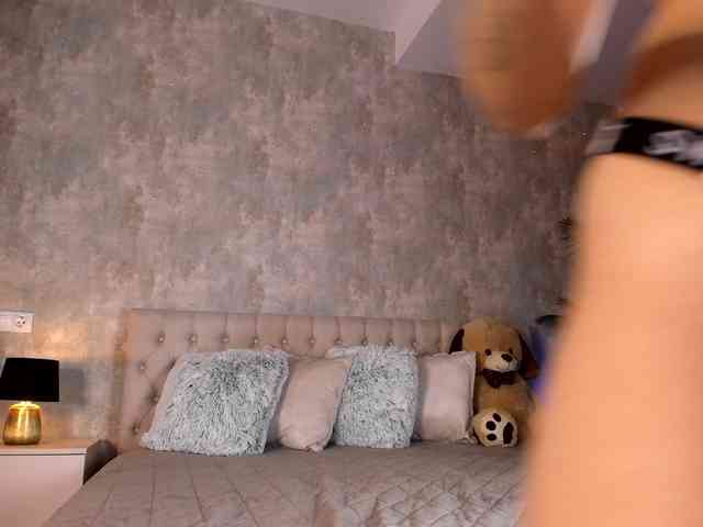 Raisa1gee webcam