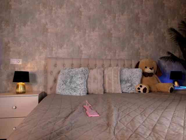 Raisa1gee webcam