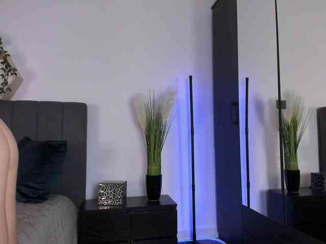 Raisa1gee webcam