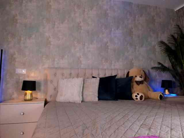 Raisa1gee webcam