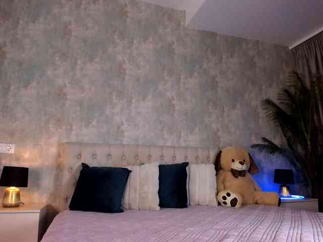 Raisa1gee webcam