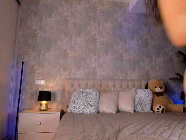 Raisa1gee webcam